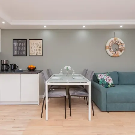 Cozy With Balcony In Dlugie Ogrody By Renters Apartment